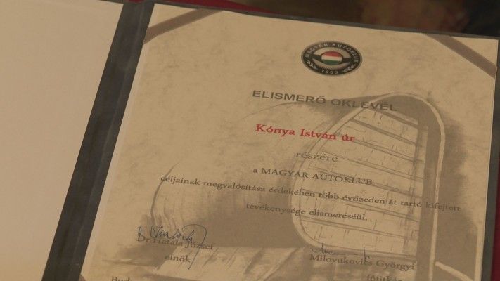 Elismerés Kónya Istvánnak