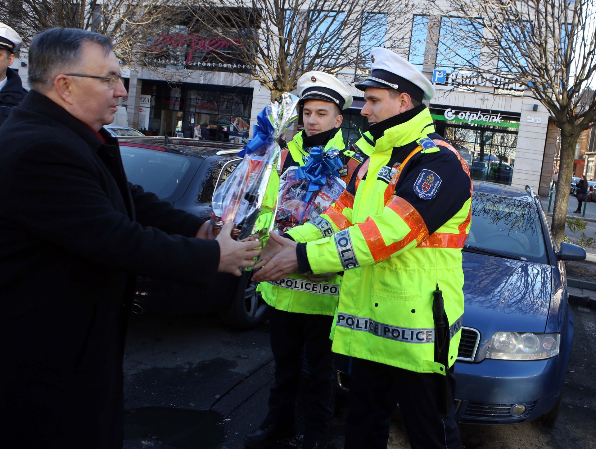 Megköszöntük a rendőrök és a mentősök éves munkáját