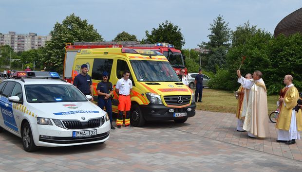 Áldással a forgalomban