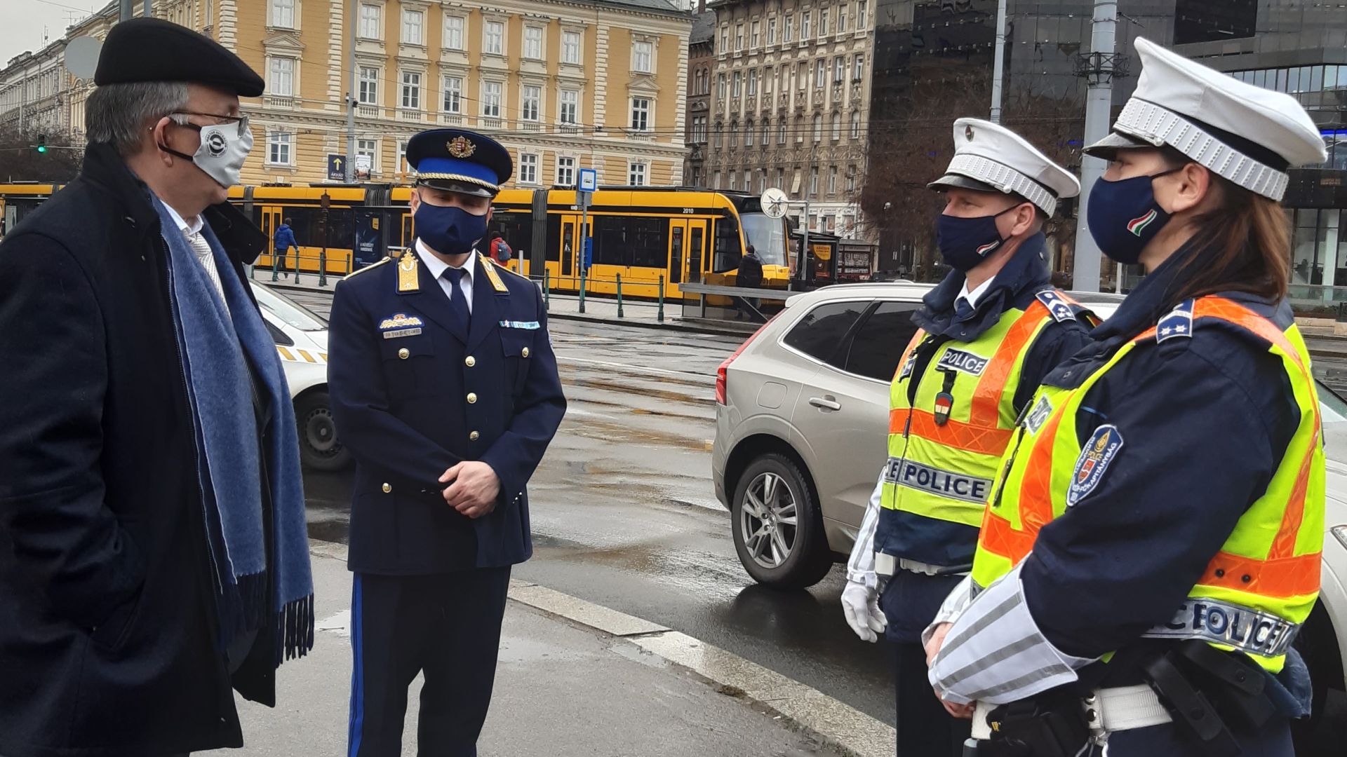 Köszönjük a rendőrök egész éves munkáját
