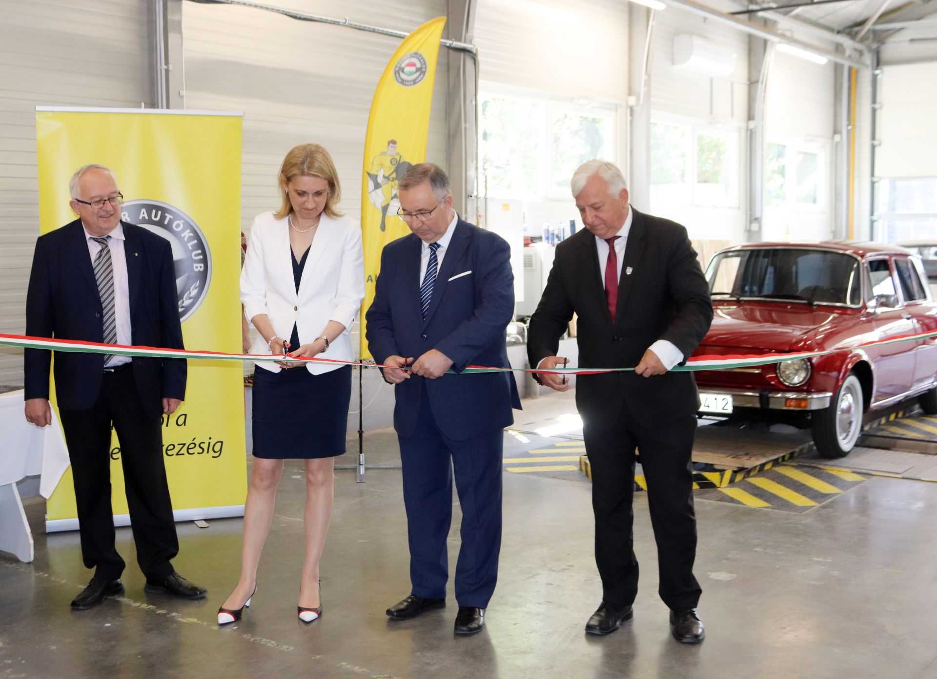 Átadtuk az új, modern szerviz-és vizsgapontunkat Celldömölkön!